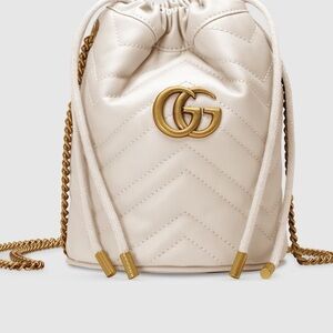 GG Gucci Marmont Mini Bucket Bag


Beige Luxury Feminine Neutral Crossbody